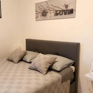 https://apartman-dora-sisan.in-istria.net